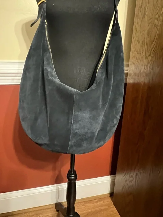 Madewell Essential Curve Shoulder Bag. Navy S - Picture 10 of 16